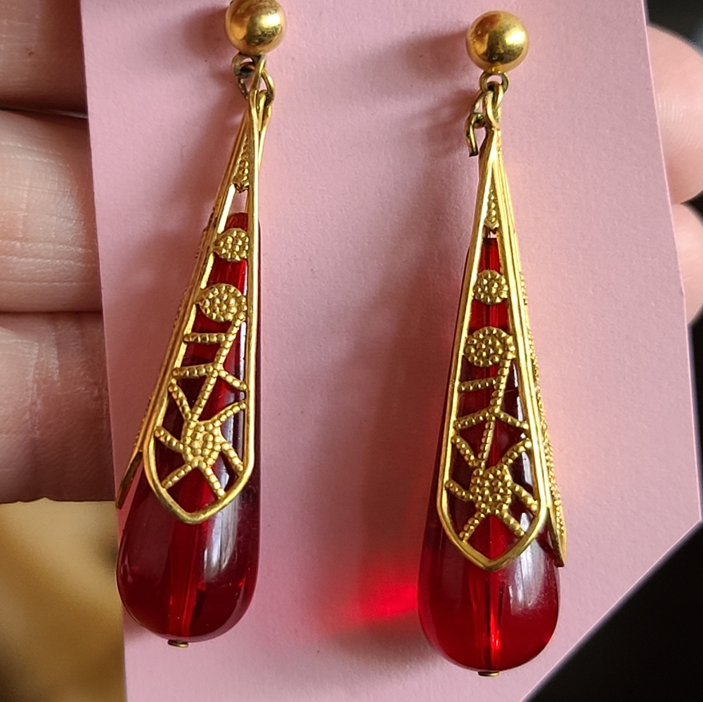 Elegant Vinage Monet Gold Tone and Red Drop Earrings - Picture 5 of 5